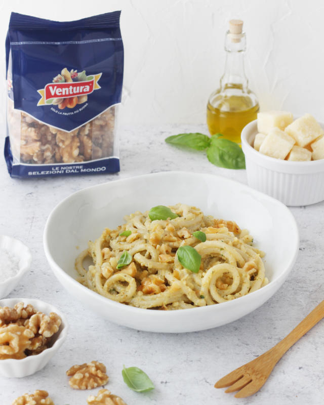 Noci <span>sgusciate, mezzi frutti</span>