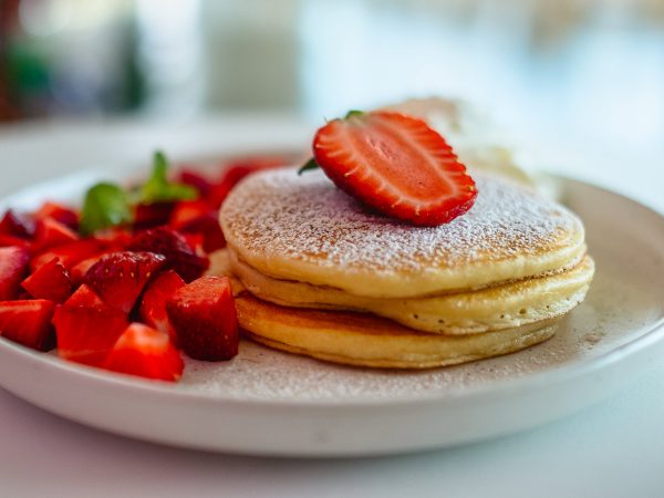 Colazione natalizia: la ricetta dei pancake di Babbo Natale