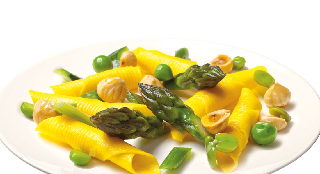 Garganelli alle verdure verdi e nocciole tostate