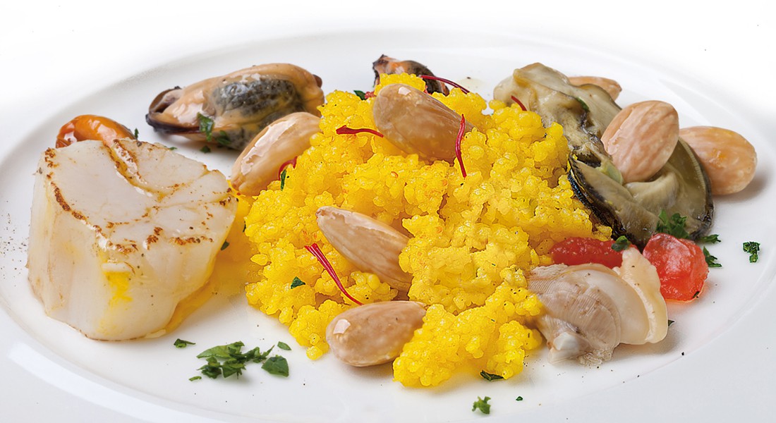 Cous-cous con molluschi e mandorle