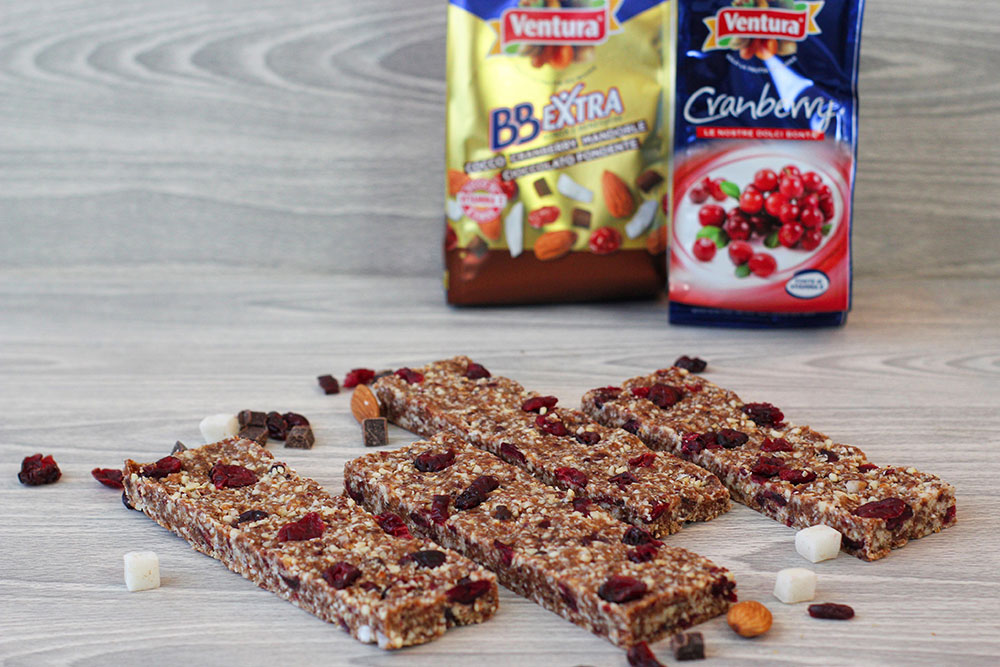 Barrette raw con avena, cocco, mandorle e BBExtra Ventura