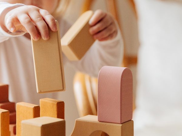 Educare giocando: giochi in legno per bambini, belli e utili