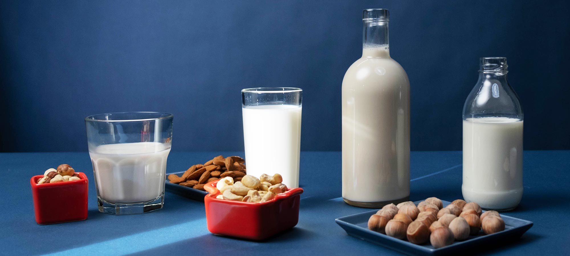 alimentazione estate frutta secca benefici bevande vegetali late di mandorla latte di noci ricetta latte di anacardi latte di nocciole