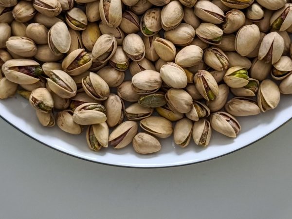 Pistacchi in guscio: come aprirli, sgusciarli, pelarli e usarli Pistacchi in guscio: come aprirli, sgusciarli, pelarli e usarli